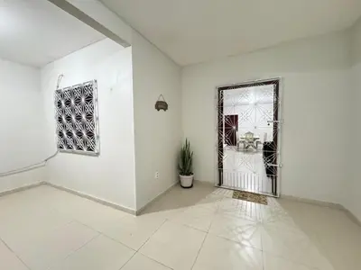A planta de Casa com Suíte e Ar Condicionado 200mts da praia
