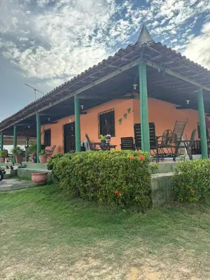 Um jardim no exterior de Casa Tradição do Catu