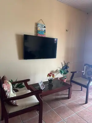 Uma televisão e/ou sistema de entretenimento em Casa Tradição do Catu