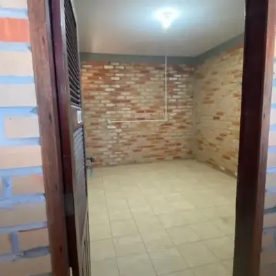 Acomodação simples trazer rede ou Colchão