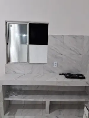 Uma televisão e/ou sistema de entretenimento em kit net Baturité 2