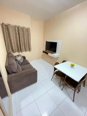 Uma televisão e/ou sistema de entretenimento em Apartamento Império das Marés