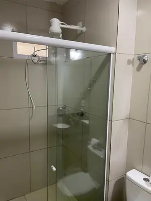 Uma casa de banho em Flat Davitoria Flecheiras