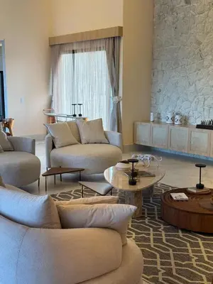Uma área de estar em Casa riviera