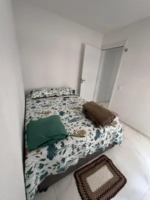 Uma cama ou camas num quarto em New apartment a few meters from Futuro beach