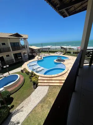A piscina em ou perto de Apartamento frente para o Mar na Praia das Fontes