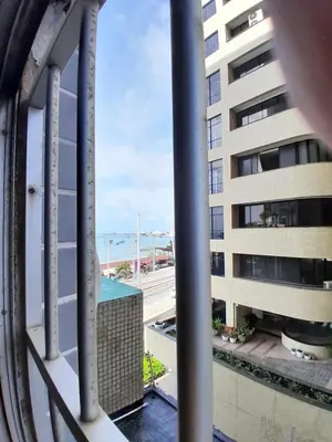 Uma vista do mar geral ou uma vista do mar a partir do apartamento