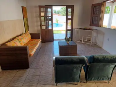 Uma área de estar em Casa Ampla