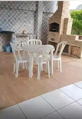 Uma área de estar em Casa Ampla