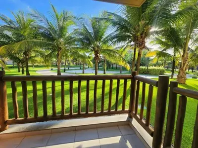 Um jardim no exterior de VG SUN Cumbuco - Apartamento pé na areia