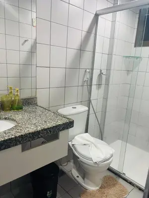 Uma casa de banho em Flat Meireles luzon 303