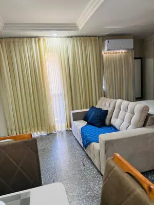 Uma área de estar em Flat Meireles luzon 303