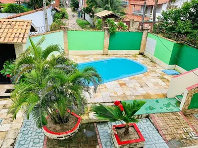 A piscina em ou perto de Casa na Prainha a 200 metros da praia