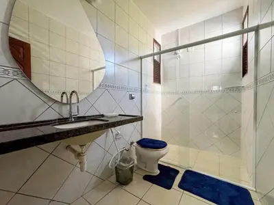 Uma casa de banho em Casa Paraíso do Cumbuco- 5 Quartos AC- Piscina Privativa- 50m do Mar