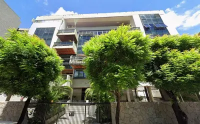 O edifício onde o apartamento está situado
