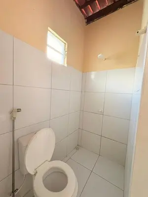 Uma casa de banho em Caponga Beach House - 100m da Praia