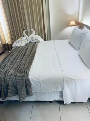 Uma cama ou camas num quarto em Suíte Frente Piscina - Kariri Beach