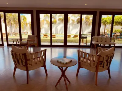 Uma área de estar em Beachousebrazil - Luxury Beach Vila Praia do Preá
