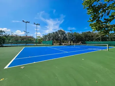 Comodidades para jogar ténis e squash em Golf Ville Resort, Porto das Dunas, Aquiraz ou nas proximidades