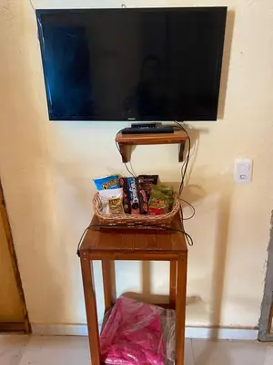 Uma televisão e/ou sistema de entretenimento em Pousada da vila
