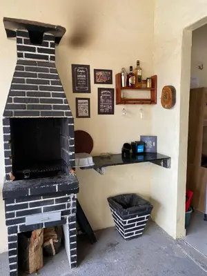 Uma televisão e/ou sistema de entretenimento em Pousada da vila