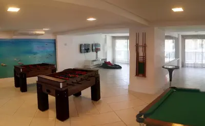 Uma mesa de bilhar em Landscape Apartment TC1502