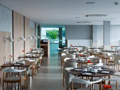Um restaurante ou outro lugar para comer em Crocobeach Hotel