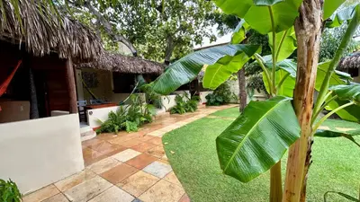 Um jardim no exterior de Pousada MYM DUNAS 3x