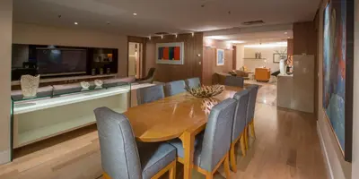Uma televisão e/ou sistema de entretenimento em Hotel Gran Marquise