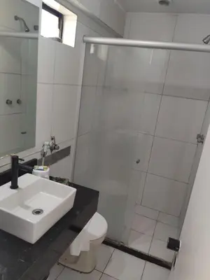 Uma casa de banho em Quarto Ponte Metálica 105