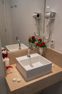 Uma casa de banho em Fortaleza Mar Hotel