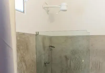 Uma casa de banho em casa jasmin