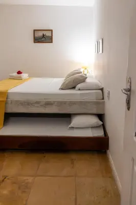 Uma cama ou camas num quarto em casa jasmin