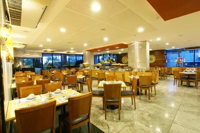 Um restaurante ou outro lugar para comer em Hotel Diogo