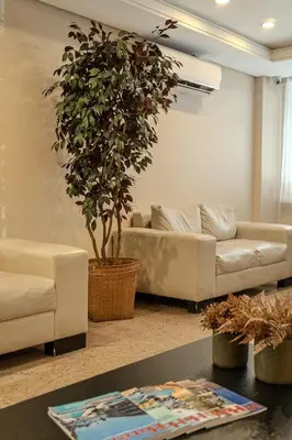 Uma área de estar em D8 Hotel