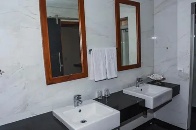 Uma casa de banho em Genus Beach Hotel