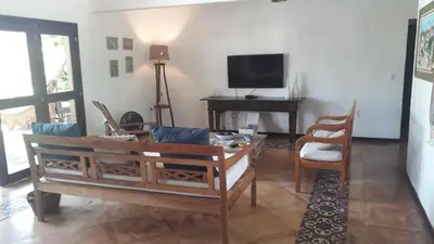 Uma televisão e/ou sistema de entretenimento em Villas de Guajirú, Casa 1