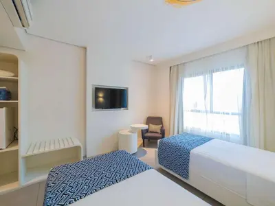 Uma cama ou camas num quarto em Golden Tower Maracanaú by Fênix Hotéis