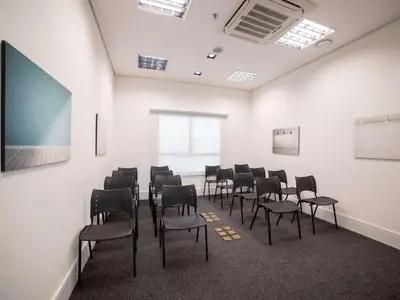 A área empresarial e/ ou a sala de conferências de Golden Tower Maracanaú by Fênix Hotéis