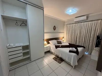Uma cama ou camas num quarto em Beach Living, Frente mar, Vizinho B Park - Oficial