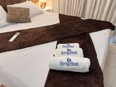 Uma cama ou camas num quarto em Beach Living, Frente mar, Vizinho B Park - Oficial