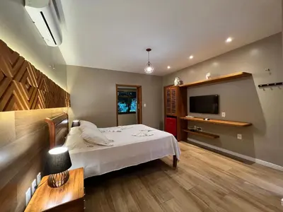 Uma televisão e/ou sistema de entretenimento em Le Rêve Pousada e Restaurante