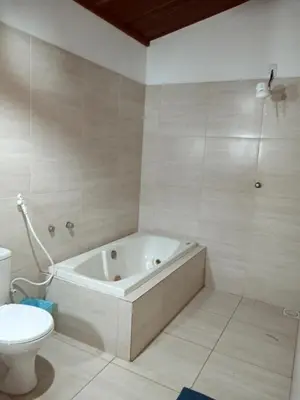 Uma casa de banho em La Suite Praia Hotel