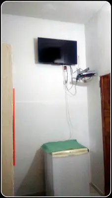 Uma televisão e/ou sistema de entretenimento em Hospedaria Praia e Sol