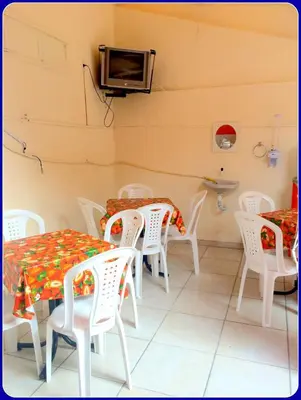 Uma televisão e/ou sistema de entretenimento em Hospedaria Praia e Sol