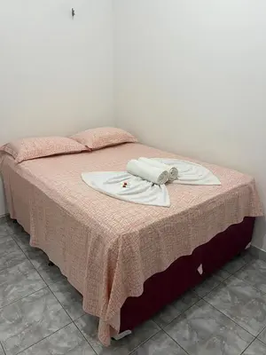 Uma cama ou camas num quarto em Suíte central Pousada