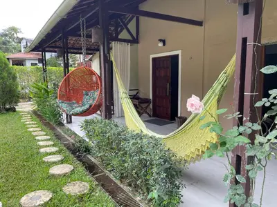Um jardim no exterior de Pousada Monteflor Guaramiranga-CE