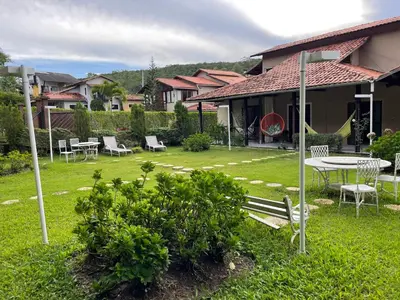 Um jardim no exterior de Pousada Monteflor Guaramiranga-CE