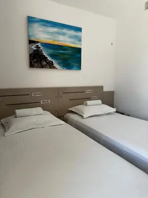 Uma cama ou camas num quarto em Pousada Amor a Mar Pé na Areia na Praia de Barreiras, Icapuí