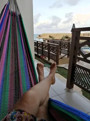 Uma varanda ou terraço em THE FOUNTAINS 110 - Apartamento em lindo condomínio pé na areia da Praia das Fontes em Beberibe - CE